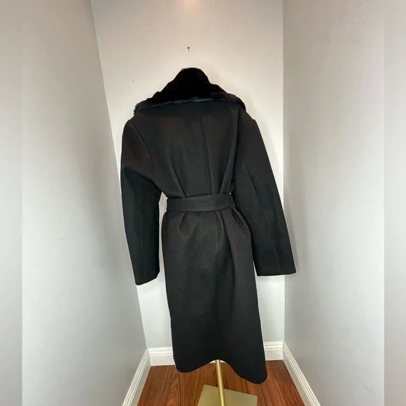 Lioness Elegant Black Faux Fur Collar Coat - Picture 2 of 9